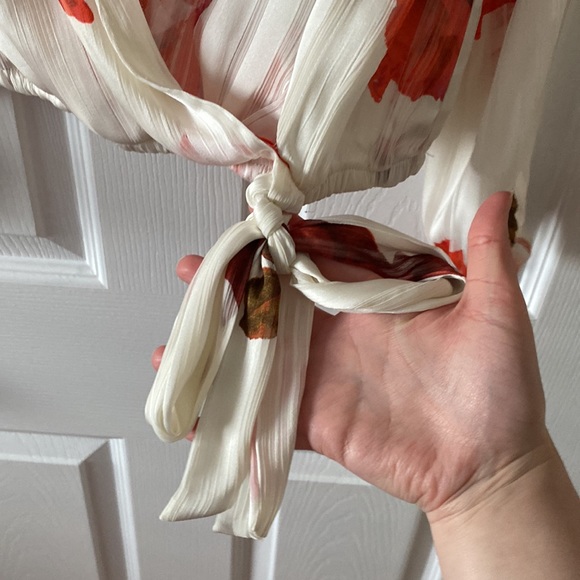 Guess satin long sleeve cream and rose print top with tie hem - Picture 6 of 9